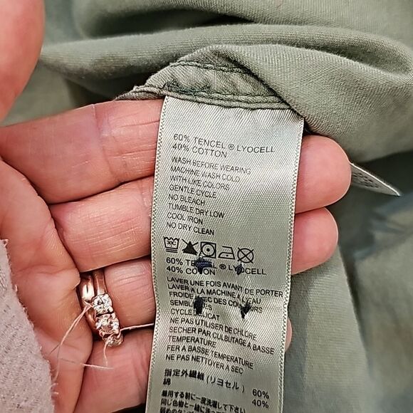 Tommy Bahama size small olive green button down in good condition! - Picture 7 of 9